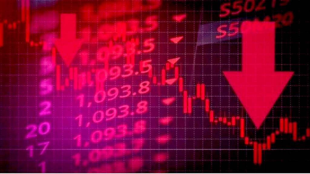 IT and media stocks sell off Sensex falls 313 points Nifty falls below 25900